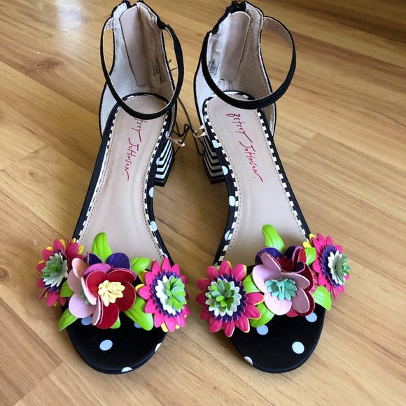 Betsey Johnson Sandals🌸 - Picture 2 of 11